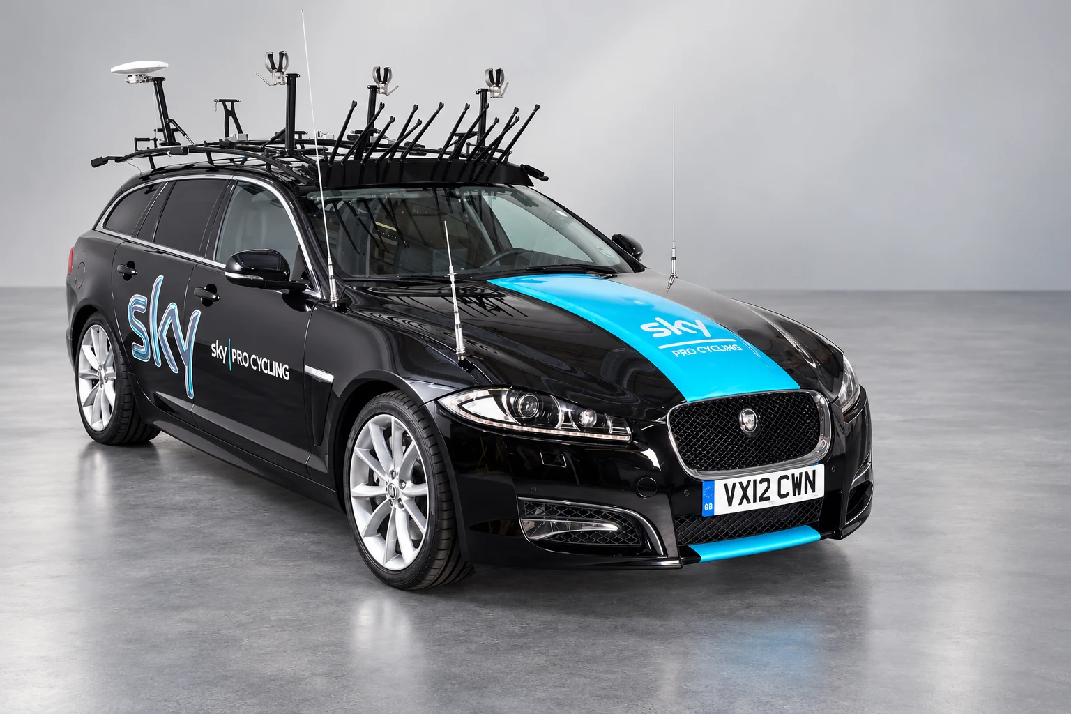 Team Sky Jaguar XF Sportbrake with specialised roof equipment