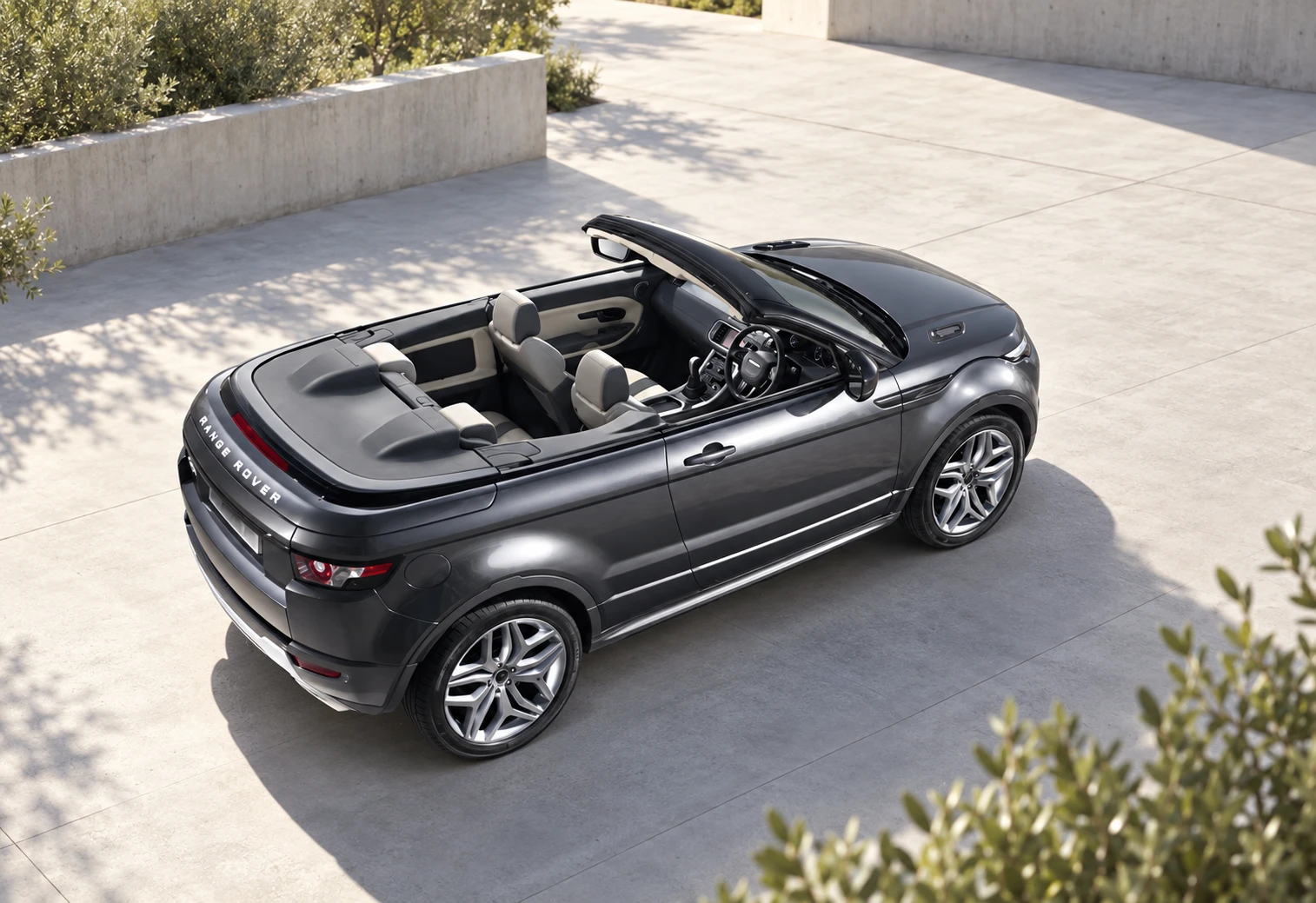 Evoque Convertible Concept iš galinės dalies viršaus