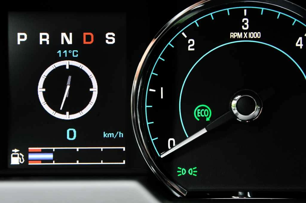 Žalias ECO simbolis žymi Stop/Start išjungimą
