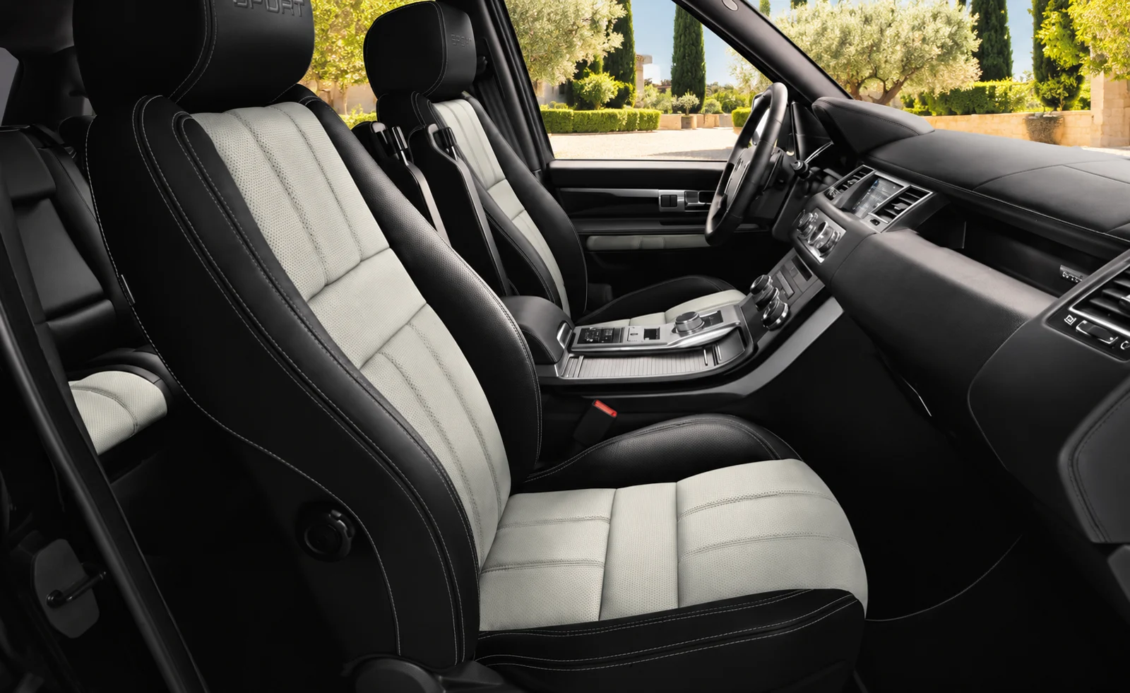 Light contrasting seat inserts and Ebony cabin