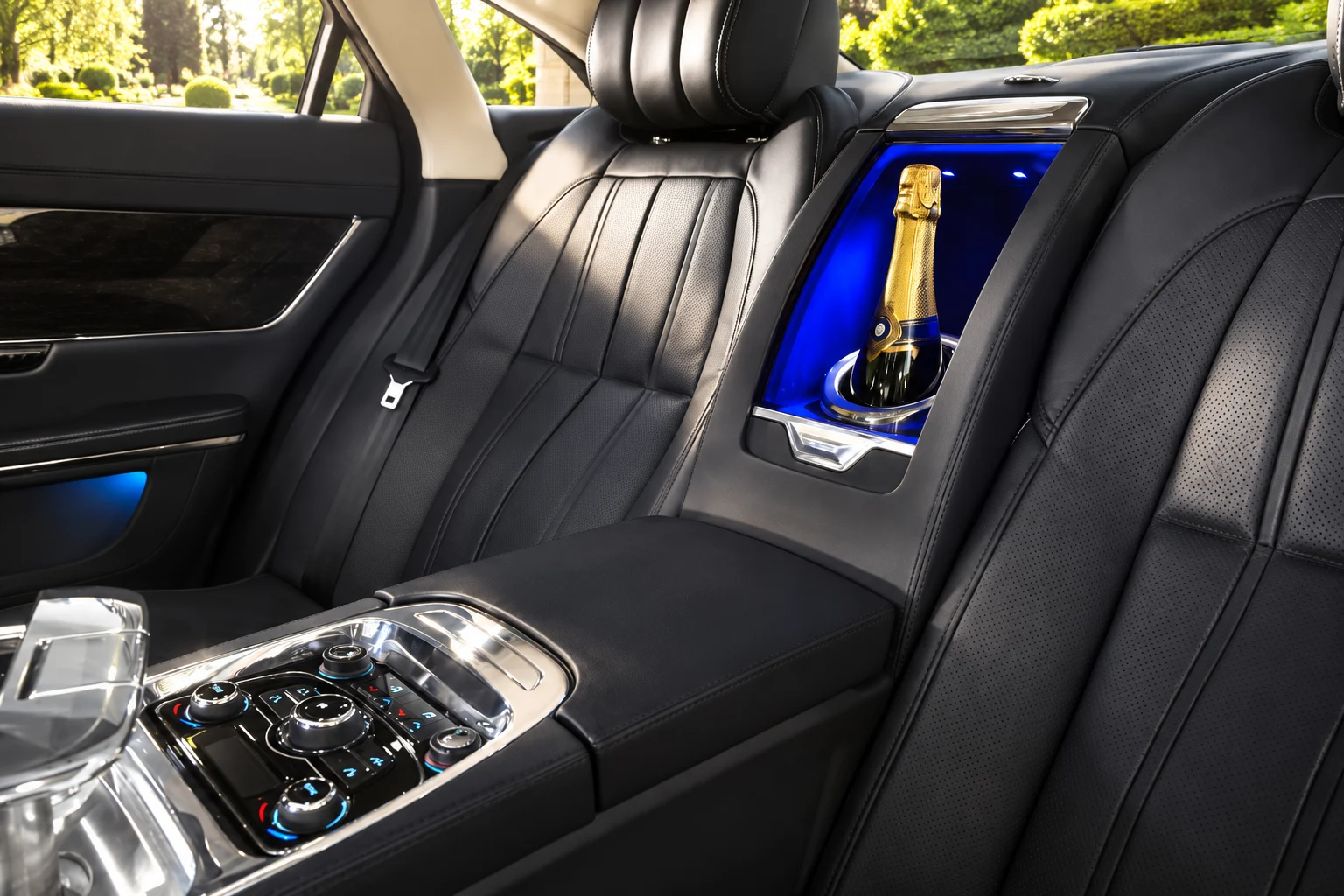 The open bottle chiller between the rear seat backs